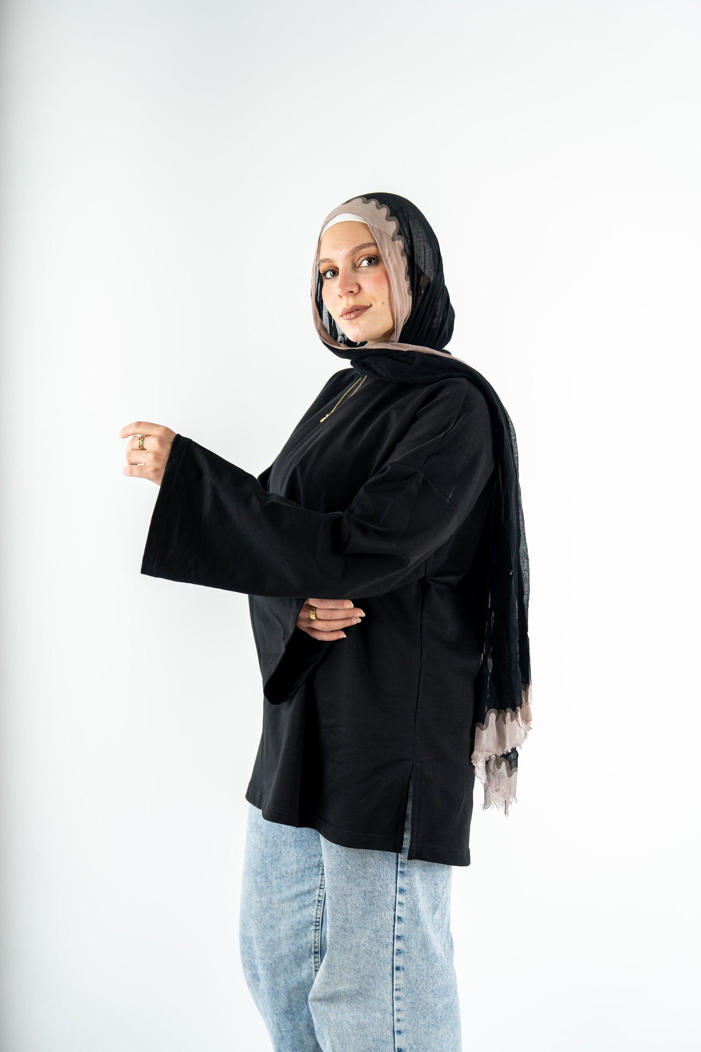 Be pretty black widesleeves t-shirt