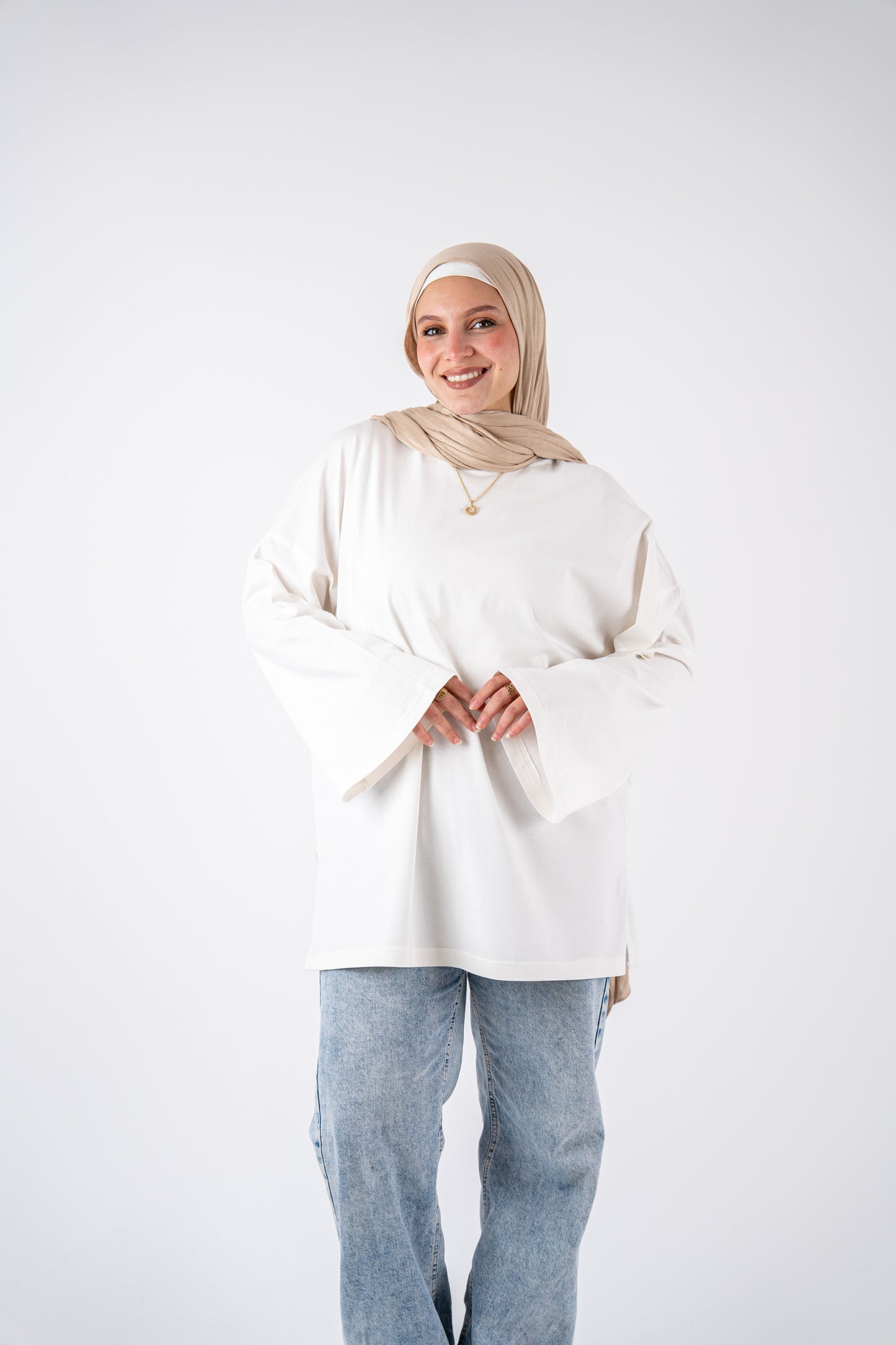 white basic widesleeves t-shirt